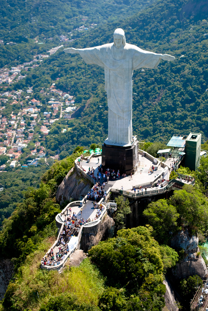 Aerial_view_of_the_Statue_of_Christ_the_Redeemer